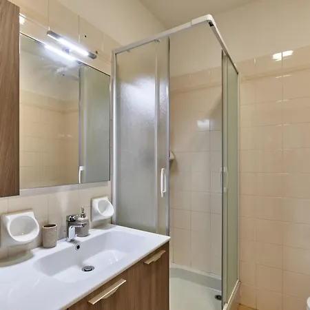 Lydie Apt. Exclusive Holigarda Апартаменты Дезенцано-дель-Гарда