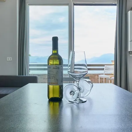 Lydie Apt. Exclusive Holigarda Apartment
